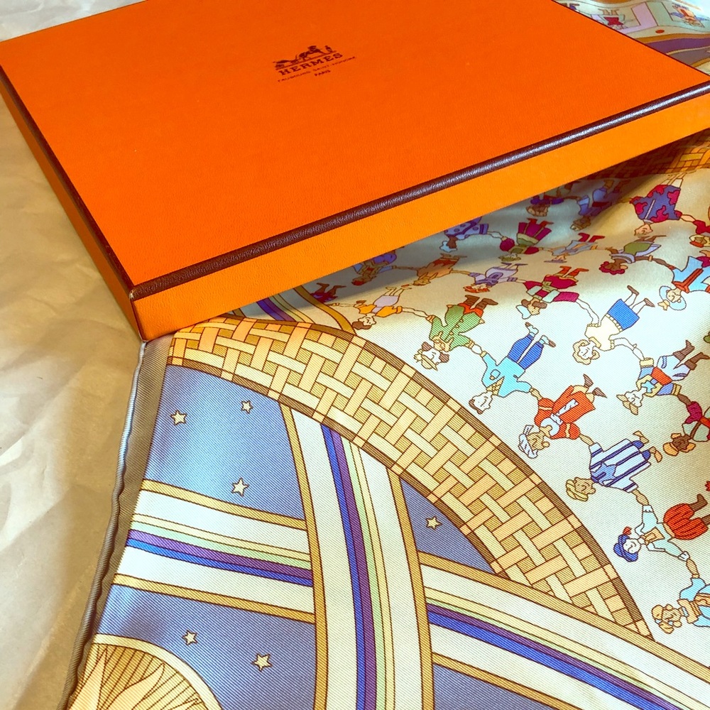 Hermès Scarf Donner la Main